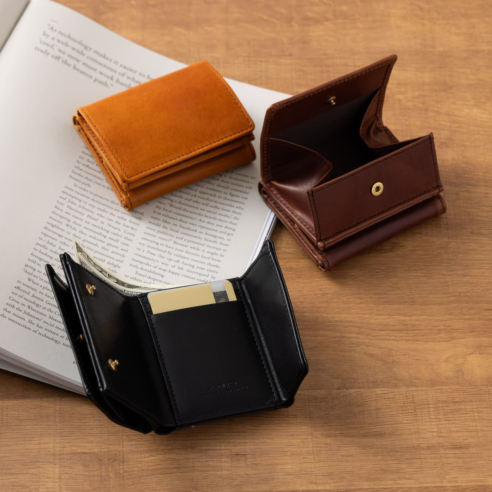 HOLD MINI WALLET 三つ折り財布 HERBIE | Multiverse マルチバース