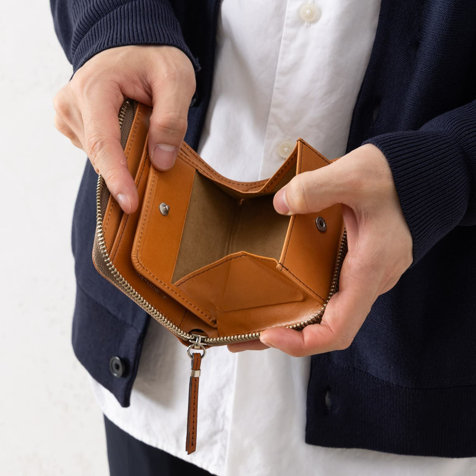 LZIP MIDDLE WALLET 二つ折り財布 BRIDLE | Multiverse マルチバース